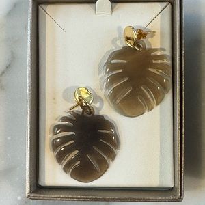 Monstera plant leaf earrings. Light weight. Super cute!